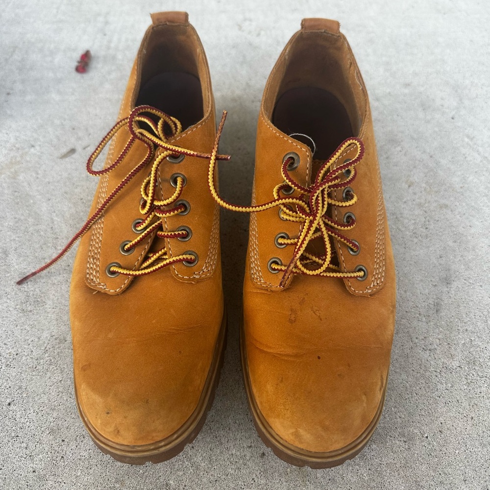 Timberlands Women’s size 7.5 lace up shoes